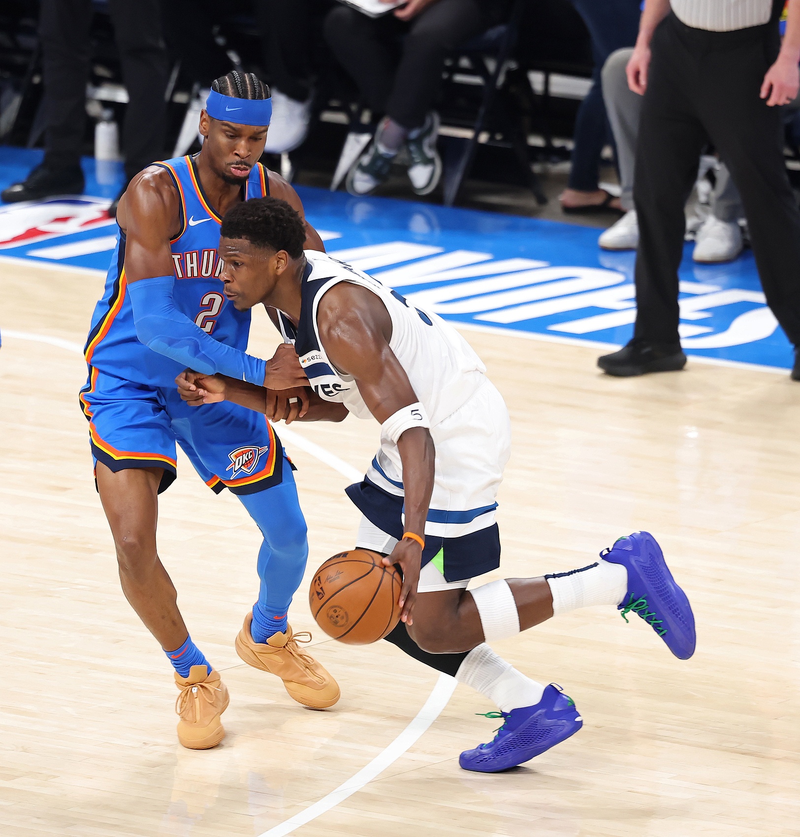 比尔·西蒙斯:爱德华兹是现役前5 他觉得自己比亚历山大更强