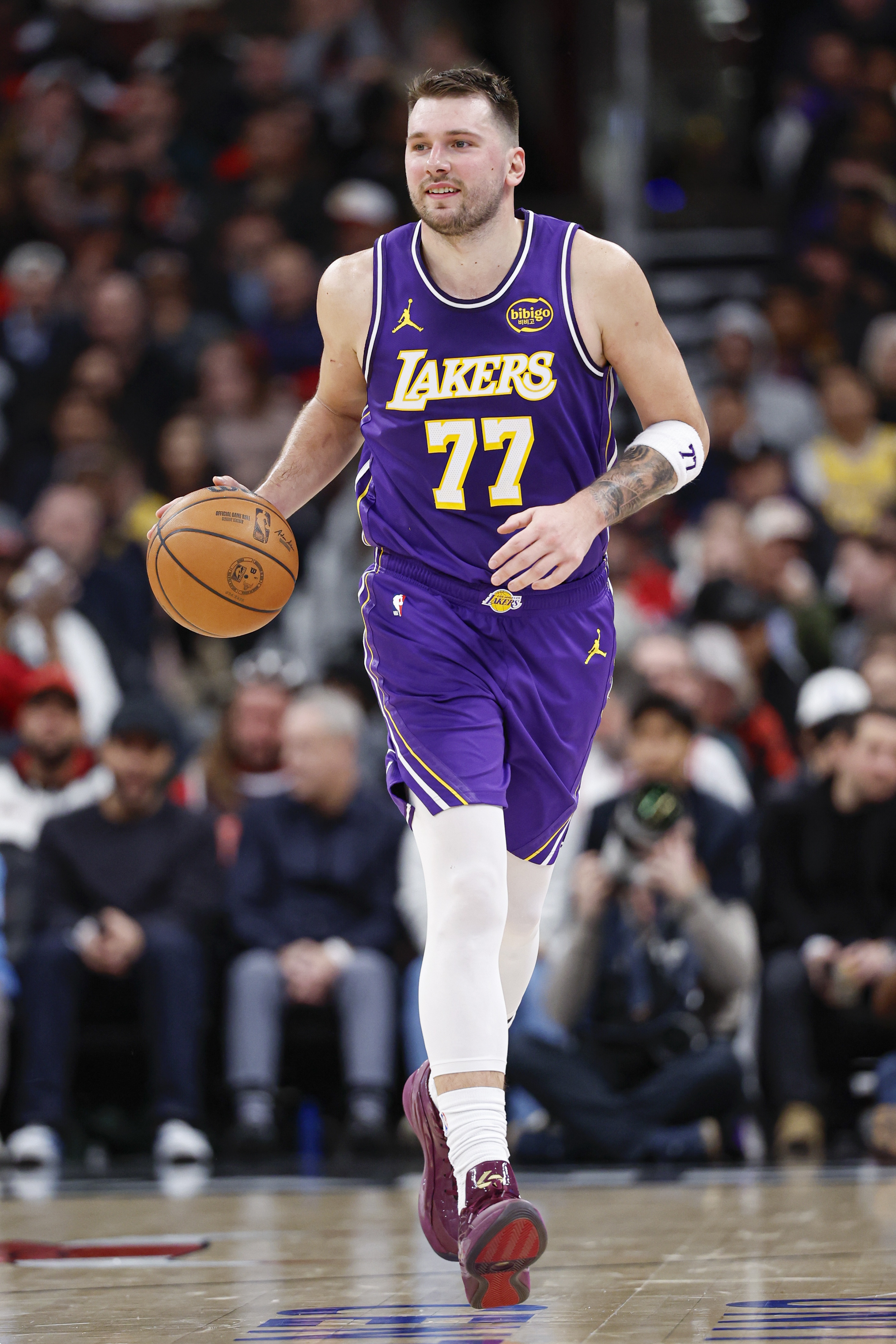 开云体育登录-解说:曾经的那个无解的东契奇回来了 几乎是一人挑战公牛全队