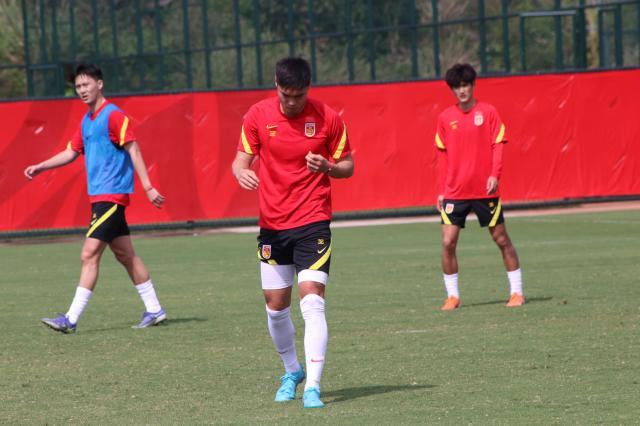 开云体育在线-U23国家队唯一中锋训练受伤 7日拍片检查去留待定