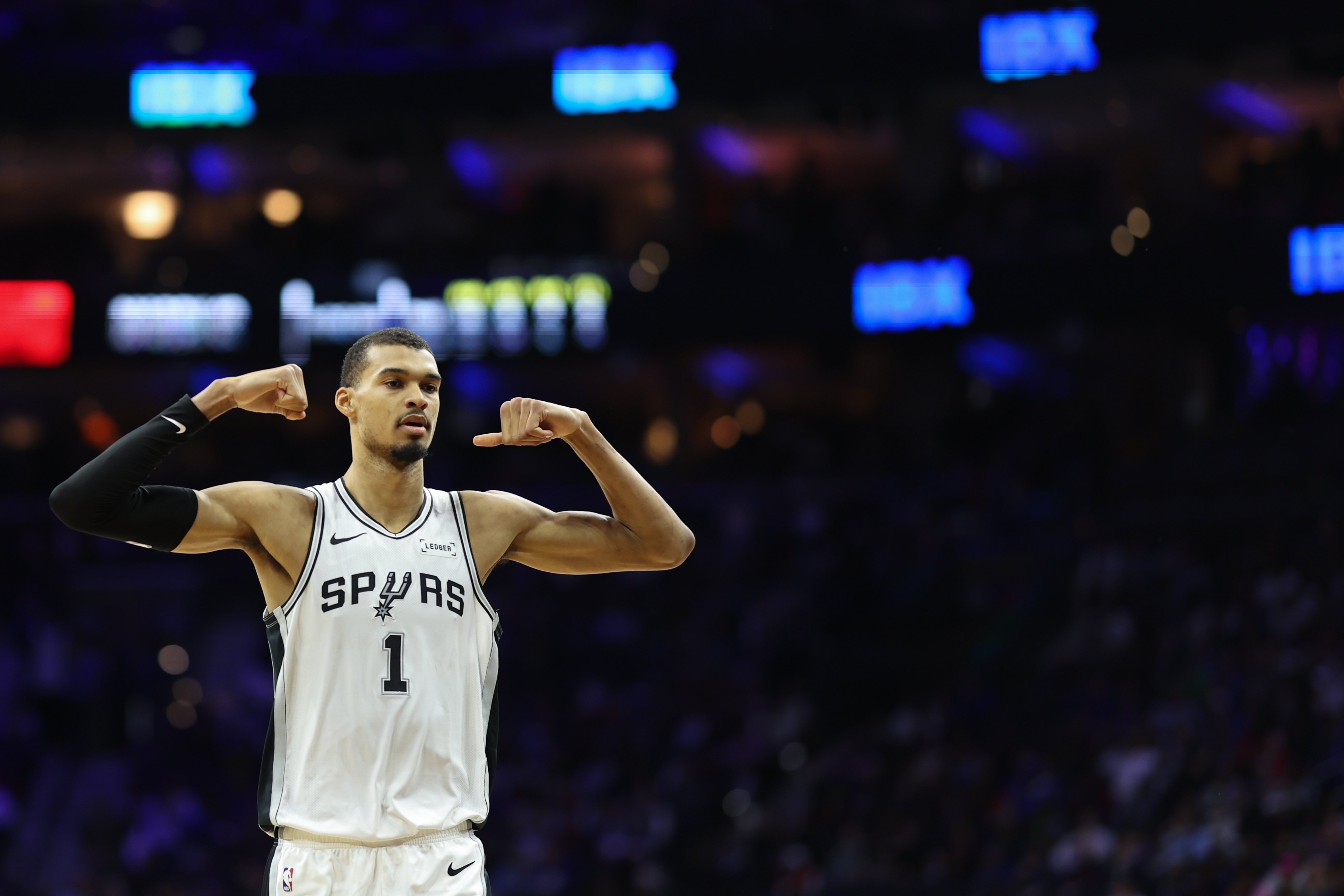 文班：我想要夺得MVP和DPOY 所以我会照顾好身体&amp;全力以赴冲击