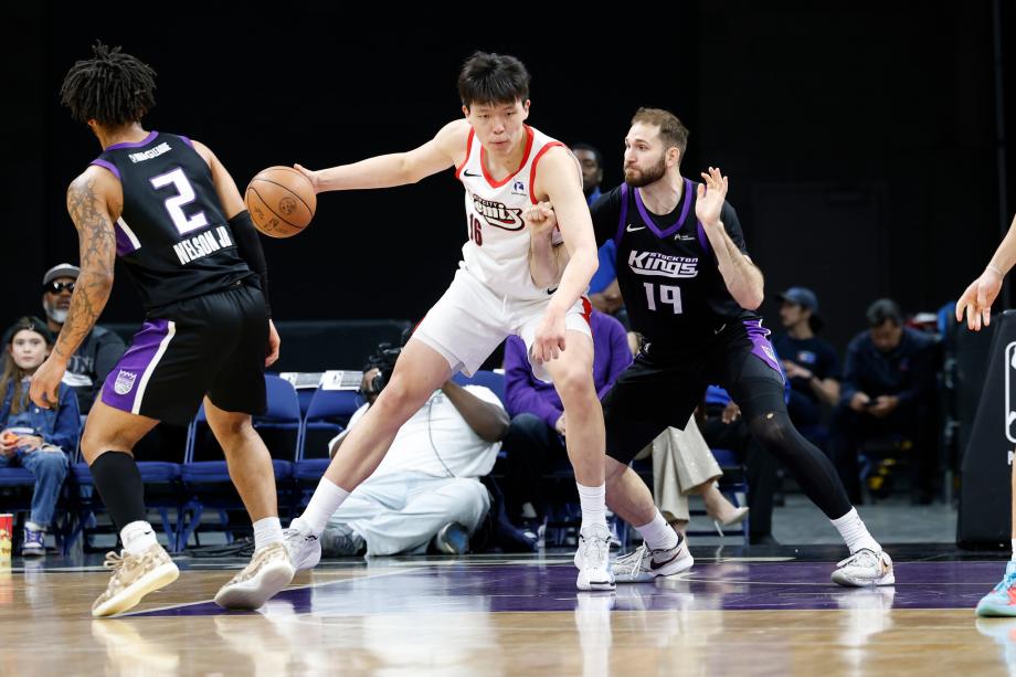 杨瀚森20+7+2+2 混音不敌斯托克顿国王无缘西决