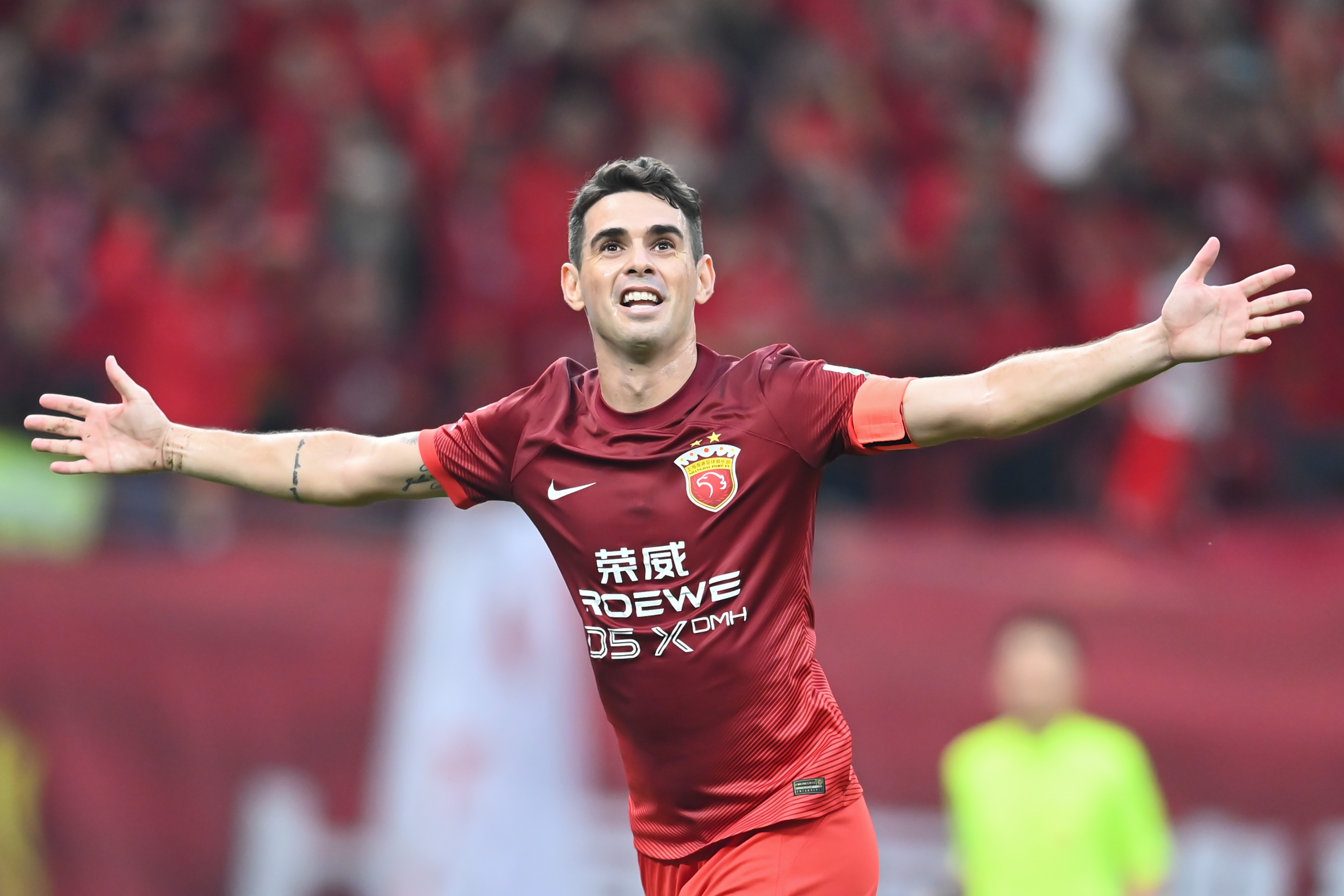 开云体育官网-记者谈奥斯卡退役：他与海港、球迷乃至这座城市如家人般密不可分